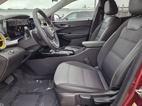 Used 2025 Chevrolet Trax LT w/ Driver Confidence Package FWD image 14