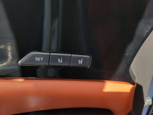 Certified 2023 Kia Carnival SX FWD image 15