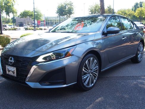 Used 2024 Nissan Altima 2.5 SL AWD/4WD image 3
