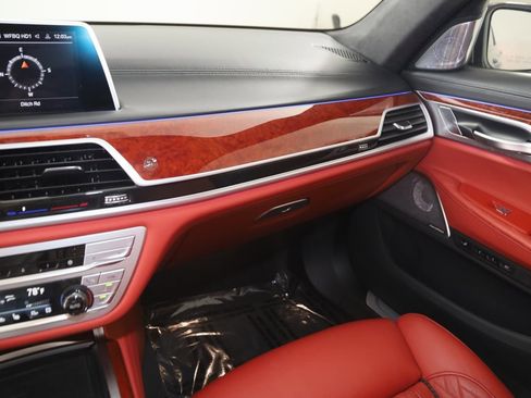 Used 2022 BMW ALPINA B7 xDrive w/ Luxury Rear Seating Package image 59