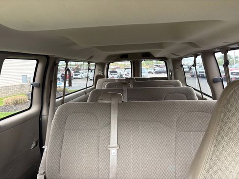 Used 2008 GMC Savana 3500 Extended Passenger w/ LT Preferred Equipment Group RWD image 17
