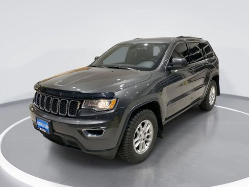 Used 2020 Jeep Grand Cherokee Laredo image 1