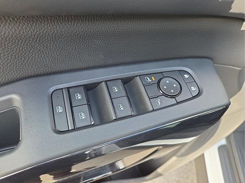 New 2026 Nissan Pathfinder SV image 16