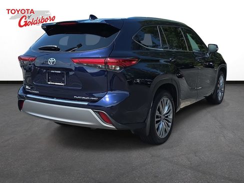 Used 2022 Toyota Highlander Platinum AWD/4WD image 5
