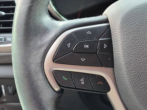 Used 2019 Jeep Grand Cherokee Laredo w/ 18" Wheel & 8.4" Radio Group AWD/4WD image 10