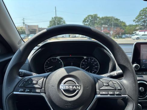 Used 2025 Nissan Sentra SV FWD image 32