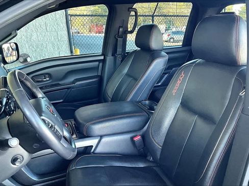 Used 2020 Nissan Titan PRO-4X w/ Pro-4x Convenience Package image 7