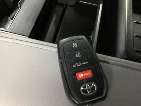 Used 2024 Toyota Tundra Limited w/ Power Package AWD/4WD image 11