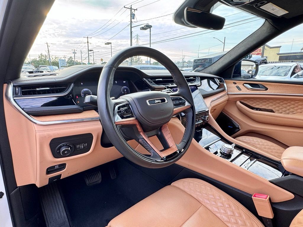 Used 2023 Jeep Grand Cherokee L Summit AWD/4WD image 13