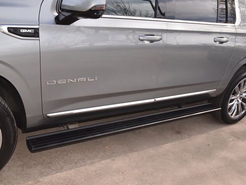 Used 2023 GMC Yukon XL Denali w/ Denali Reserve Package image 41