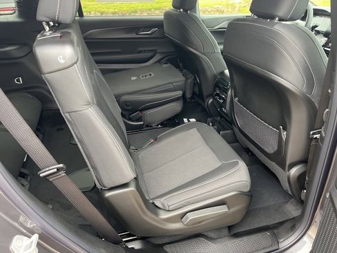 New 2025 Jeep Grand Cherokee L Laredo image 13