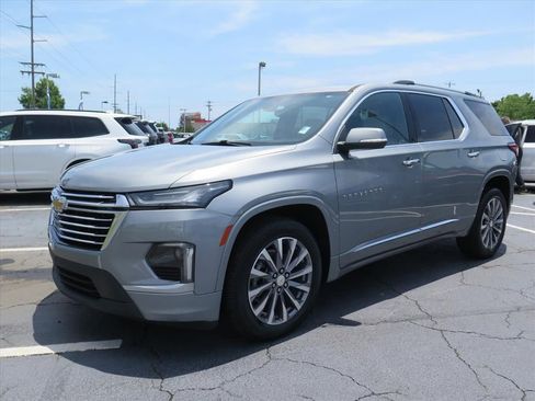 Used 2023 Chevrolet Traverse Premier FWD image 8