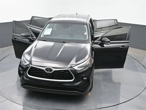 Used 2023 Toyota Highlander LE image 56