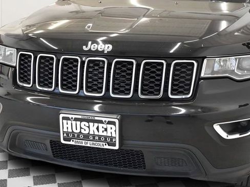 Used 2018 Jeep Grand Cherokee Laredo image 16
