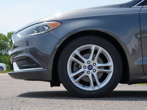 Used 2018 Ford Fusion SE w/ Fusion SE Technology Package FWD image 13
