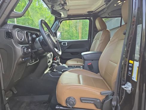 Used 2023 Jeep Wrangler Unlimited Sahara w/ Cold Weather Group AWD/4WD image 17