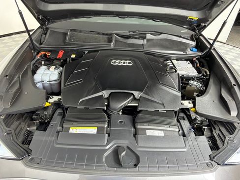Used 2019 Audi Q8 Premium Plus AWD/4WD image 29