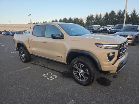 Used 2023 GMC Canyon AT4 w/ AT4 Premium Package AWD/4WD image 18