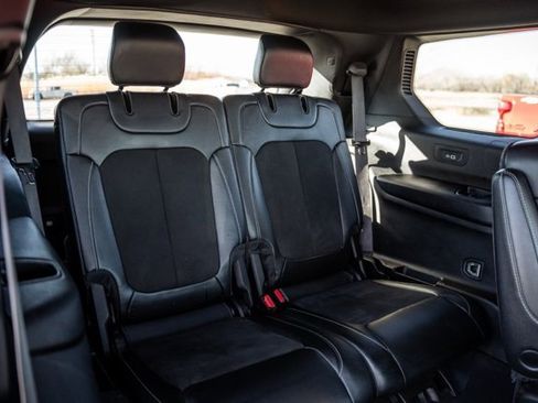 Used 2023 Jeep Grand Cherokee L Laredo image 29