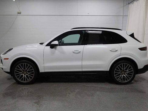 Certified 2023 Porsche Cayenne Platinum Edition image 2