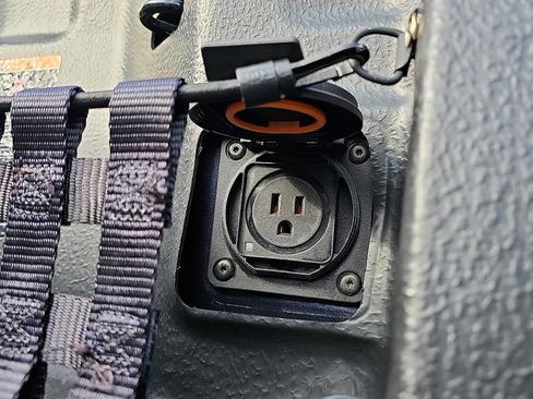 Used 2023 Chevrolet Silverado 1500 LT image 30