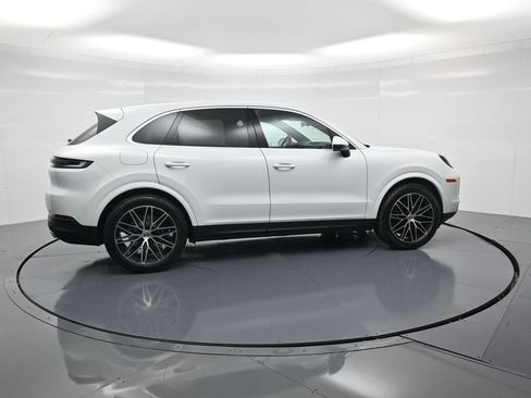 Certified 2026 Porsche Cayenne AWD/4WD image 31