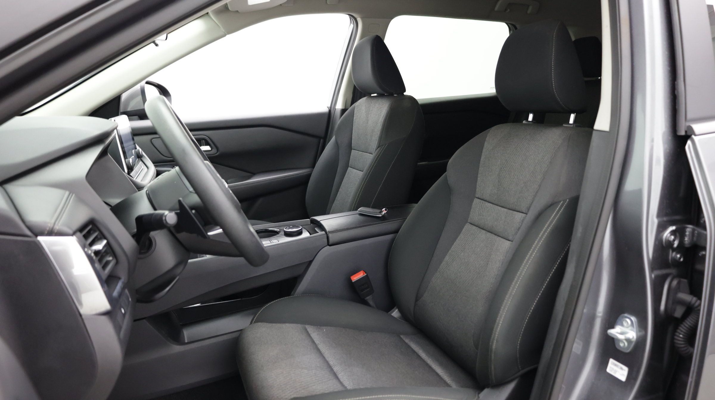Used 2024 Nissan Rogue SV AWD/4WD image 16