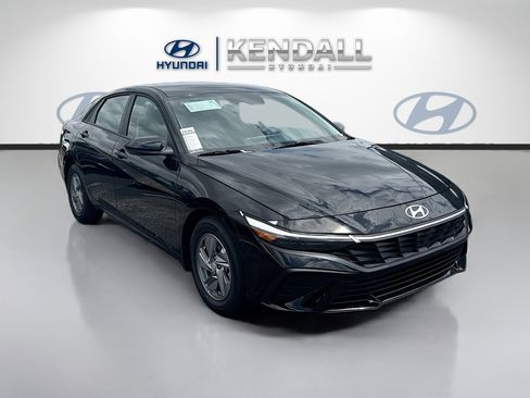 New 2026 Hyundai Elantra SE FWD image 1