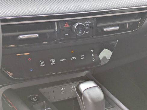 Certified 2025 Nissan Kicks SR image 21