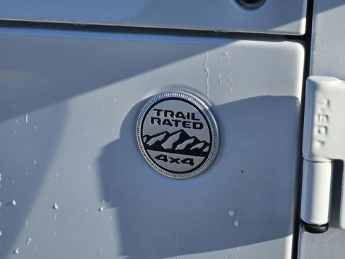 Used 2020 Jeep Gladiator Overland image 8