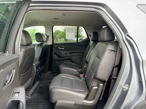 Certified 2021 Chevrolet Traverse LT w/ LT Premium Package AWD/4WD image 8