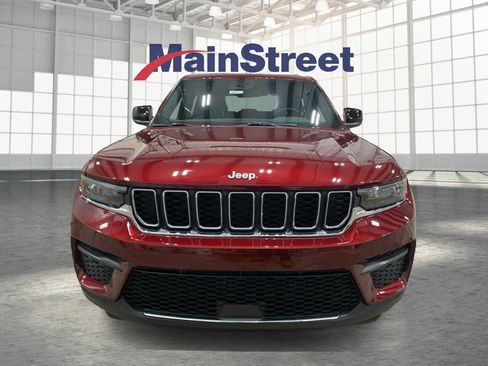 New 2025 Jeep Grand Cherokee Laredo image 8