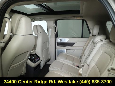Used 2019 Lincoln Navigator Reserve AWD/4WD image 15