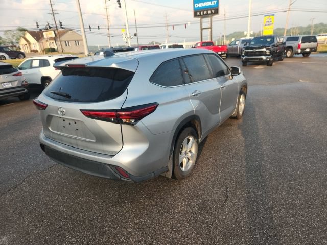Used 2023 Toyota Highlander LE FWD image 10