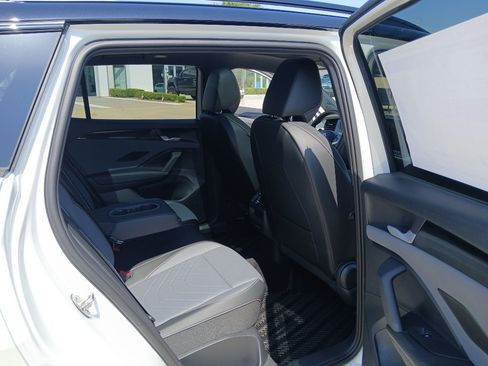 New 2026 Volkswagen Tiguan SE R-Line FWD image 22