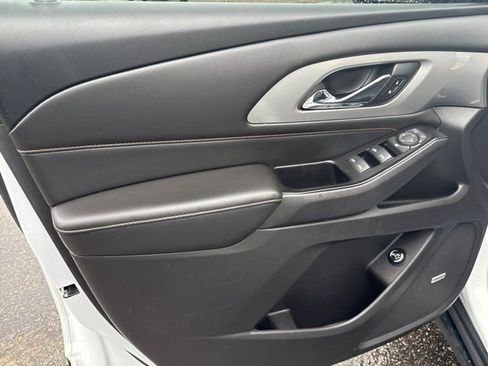 Used 2018 Chevrolet Traverse LT image 19