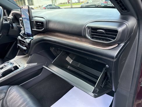 Used 2022 Ford Explorer Platinum w/ Equipment Group 601A AWD/4WD image 43