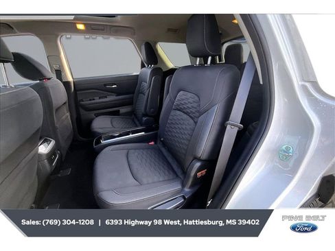 Used 2022 Nissan Pathfinder SV w/ SV Premium Package AWD/4WD image 18