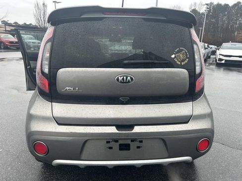 Used 2017 Kia Soul + image 5