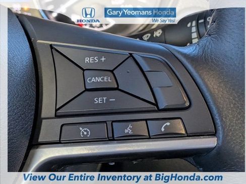 Used 2018 Nissan Rogue SV FWD image 25