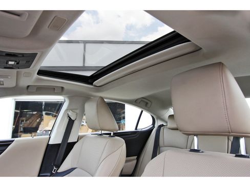 Used 2020 Lexus ES 350 w/ Premium Package image 29