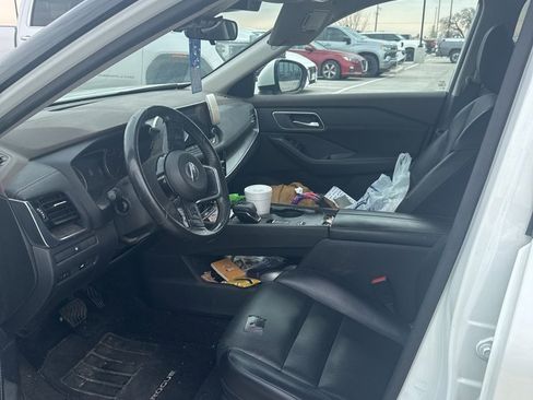 Used 2021 Nissan Rogue SV w/ Premium Package image 5