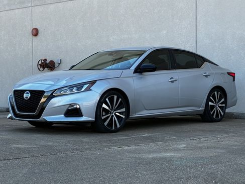Used 2021 Nissan Altima 2.5 SR FWD image 12