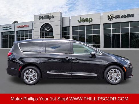 Used 2021 Chrysler Pacifica Limited w/ Premium & Safety Sphere Group AWD/4WD image 2