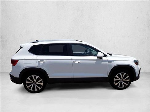 Used 2023 Volkswagen Taos SE AWD/4WD image 5