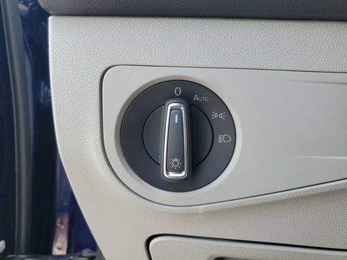 Certified 2024 Volkswagen Tiguan SE FWD image 32