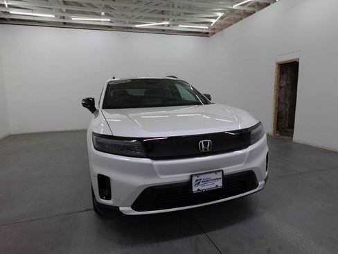 Used 2024 Honda Prologue Touring image 3