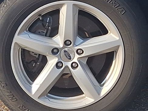 Used 2017 Ford Explorer XLT w/ Equipment Group 202A image 13