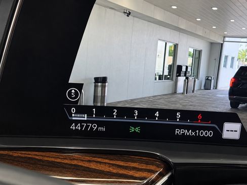 Used 2022 Cadillac Escalade ESV Luxury RWD image 10