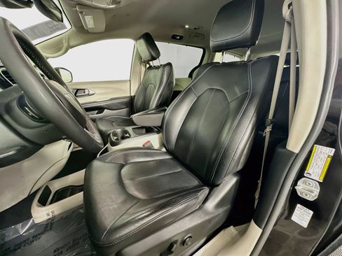 Used 2022 Chrysler Pacifica Touring-L FWD image 20